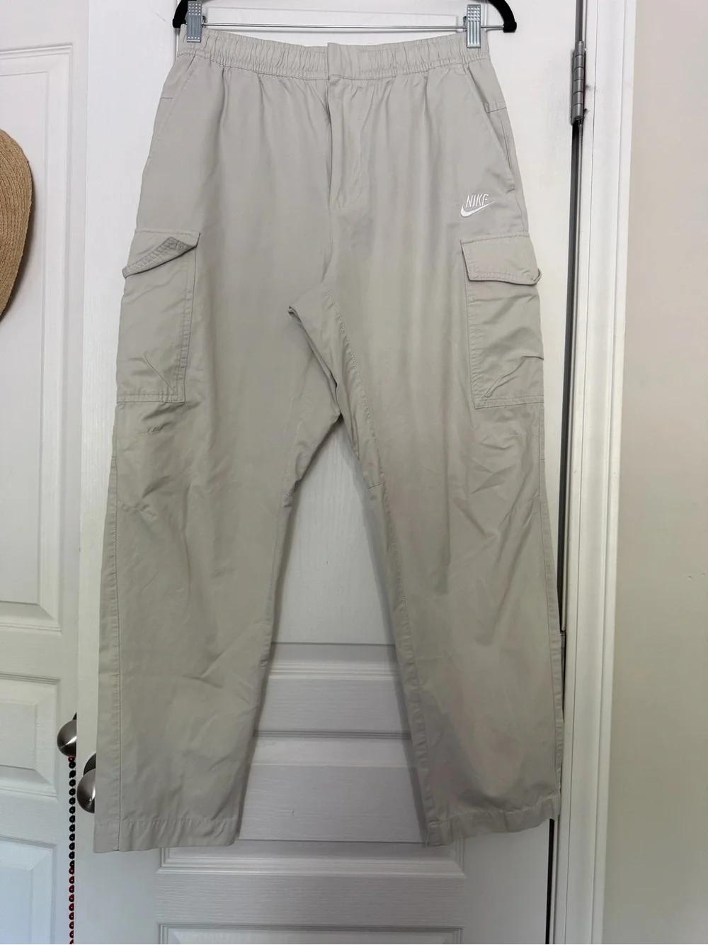 Nike men’s beige cargo pants size Large